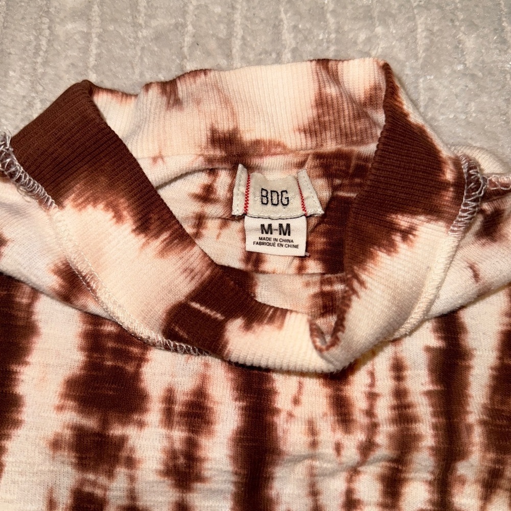 Urban Outfitters Crop tee - Picture 2 of 6